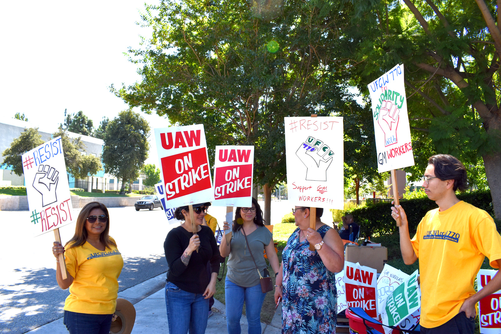 UFCW 770 workers in support of UAW workers on strike